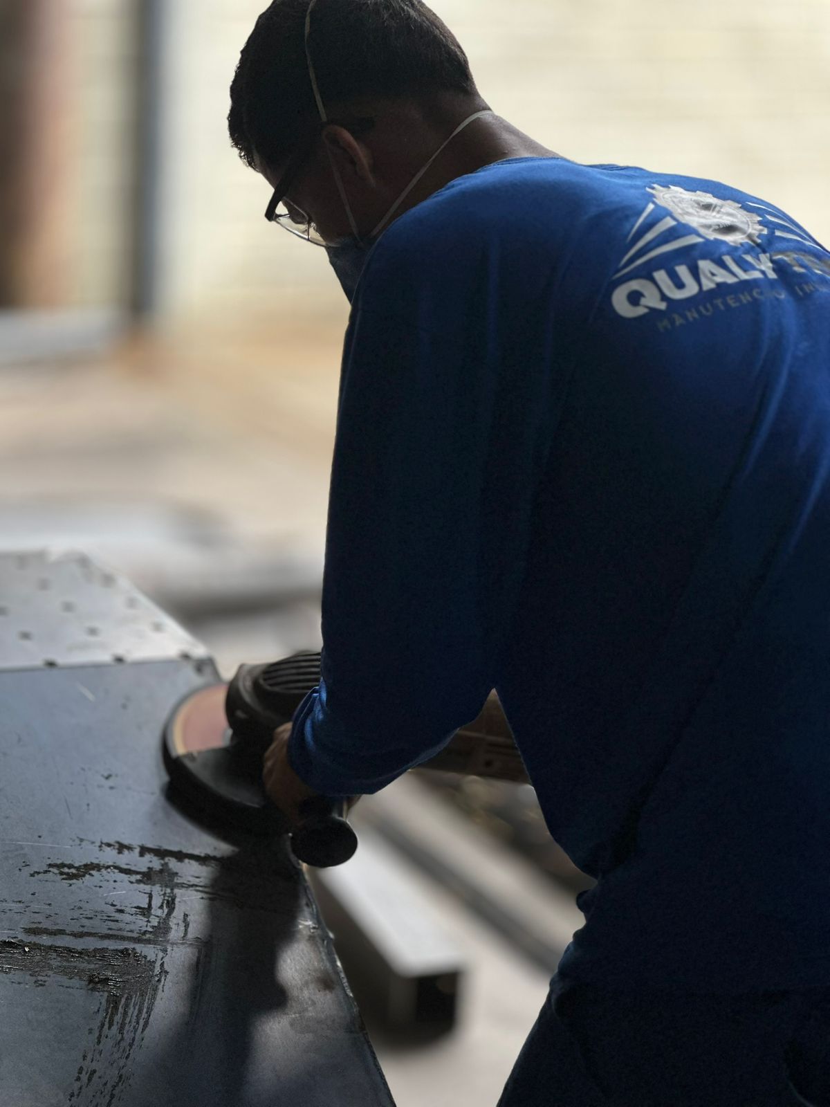 Equipe Qualytech realizando manutenção industrial em Sorocaba